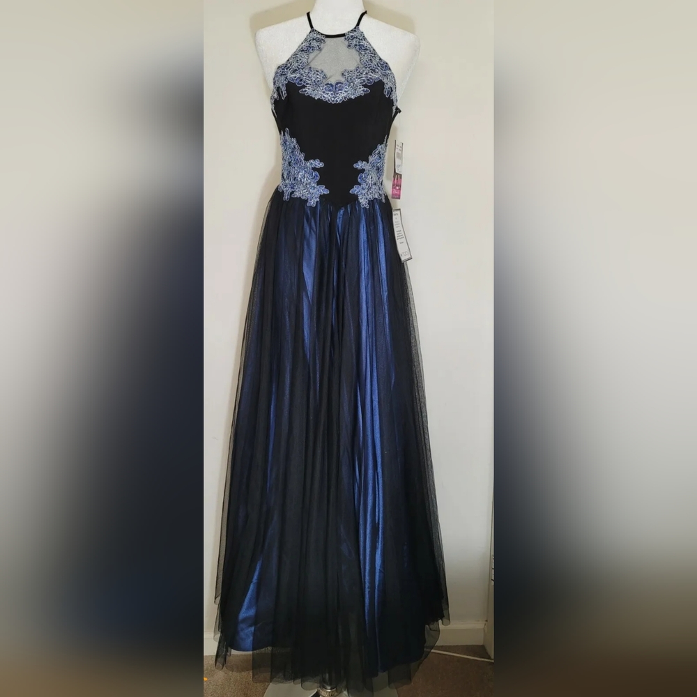 Blondie Nites Juniors' Beaded Appliquéd Halter Gown MSRP $239 Size 1 - Picture 4 of 5
